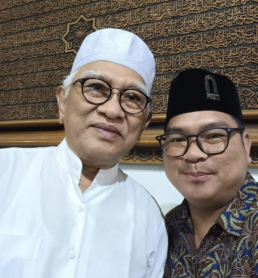 Andri Prayitno bersama K.H. Ahmad Mustofa Bisri (Gus Mus)