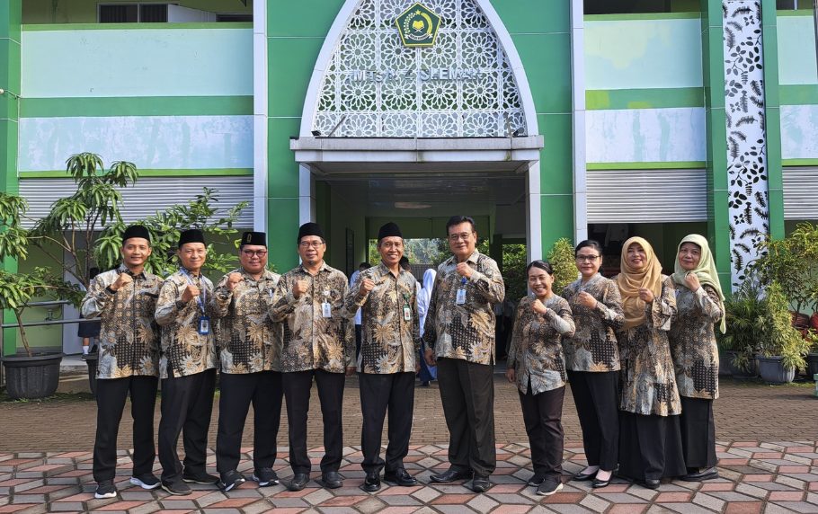 Pengembangan SDM guru dan tenaga kependidikan