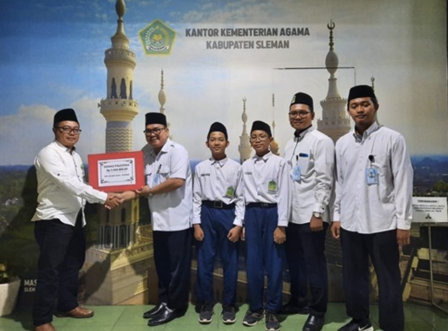 Penyaluran bantuan sosial