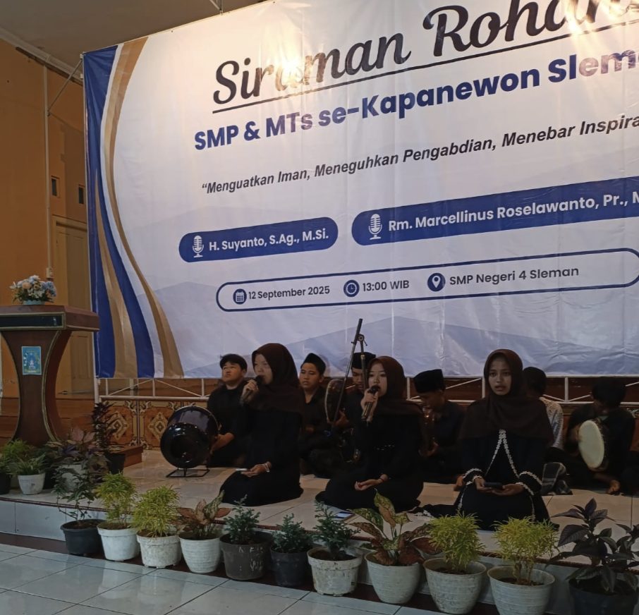 Siraman rohani lintas iman di SMP 4 Sleman